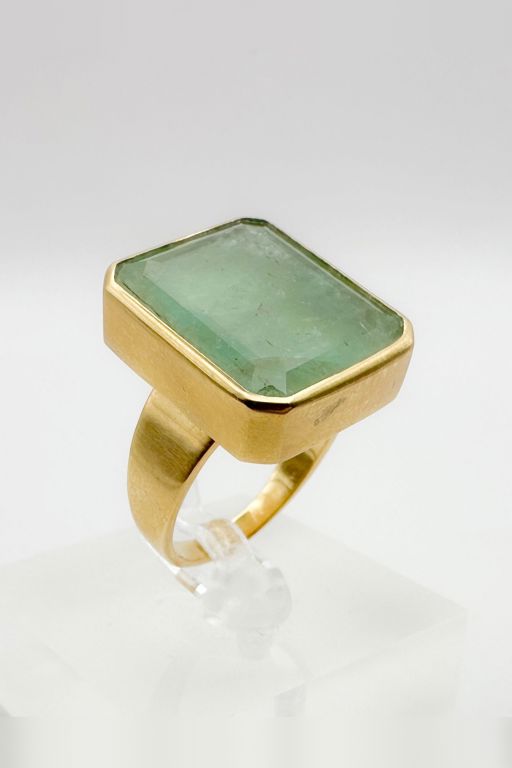 18k Gold Emerald Ring