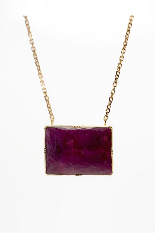 18k Gold Ruby Pendant Necklace