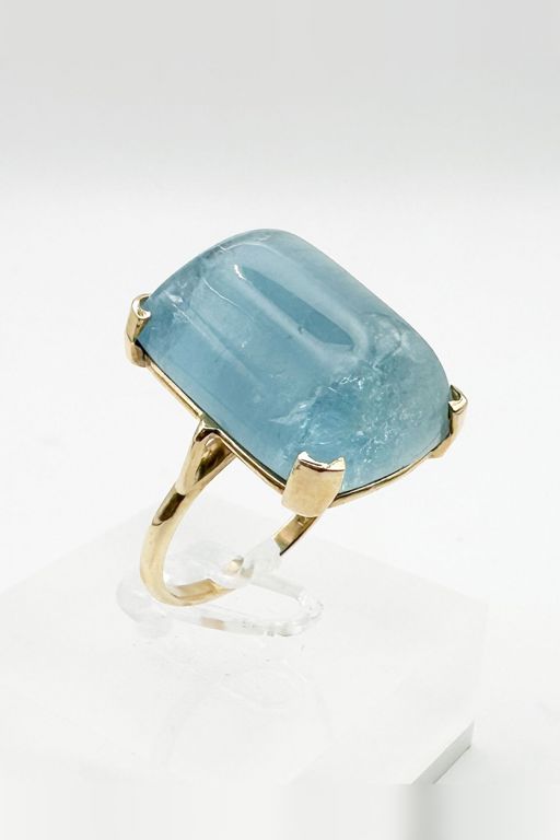 14k Gold Aquamarine Ring