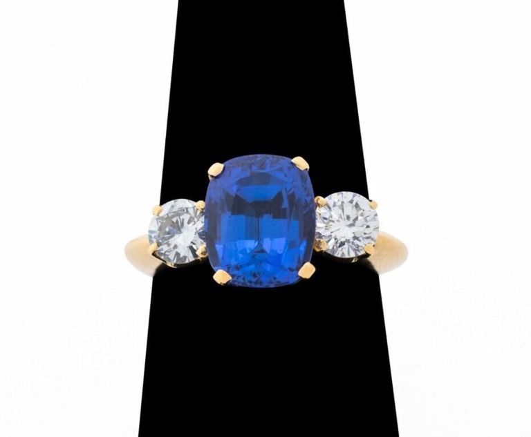 18k Gold Tanzanite and Diamond Ring