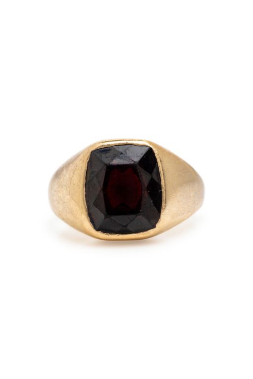 14k Yellow Gold Garnet Ring