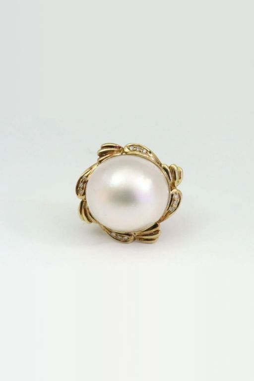 18k Gold Pearl and Diamond Ring