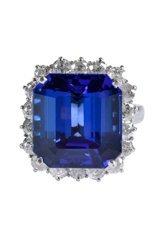 18k Gold Tanzanite and Diamond Ring