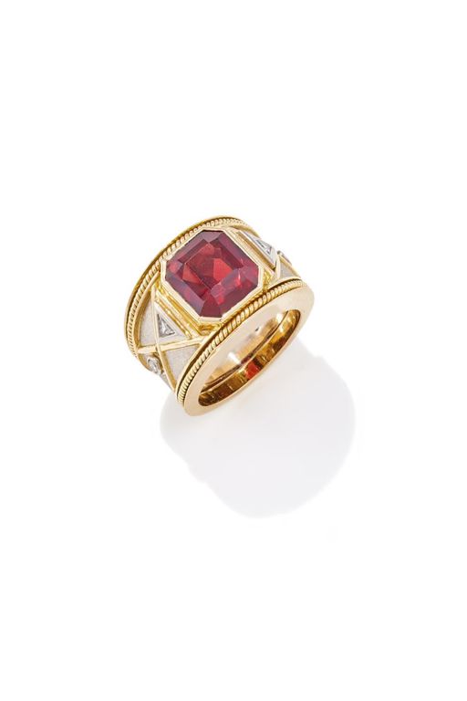 18k Gold Garnet and Diamond Ring