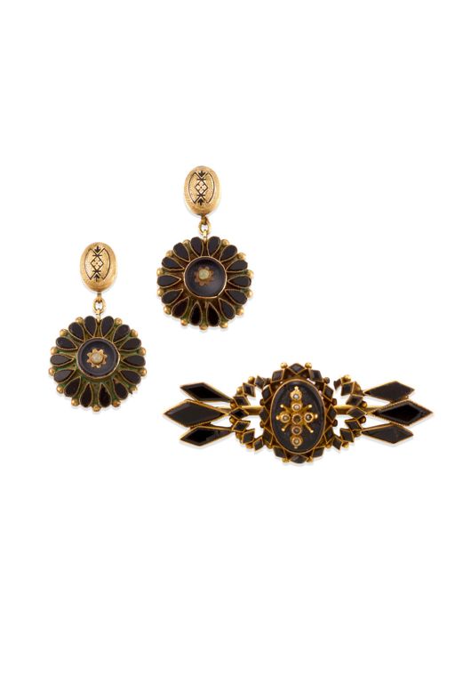 Gold Onyx and Pearl Jewelry Set