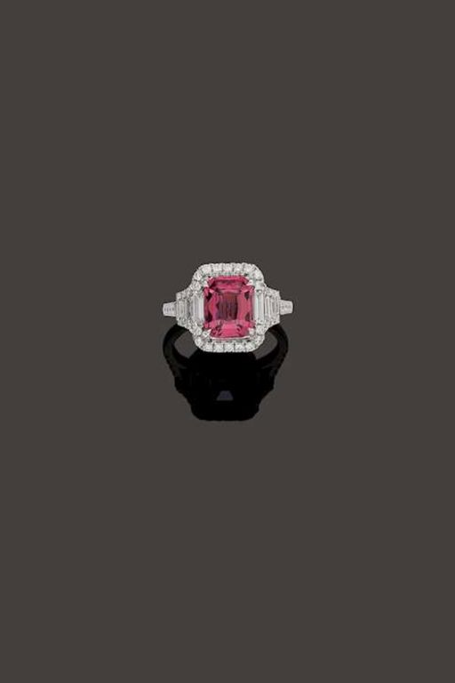 18k Gold Spinel and Diamond Ring