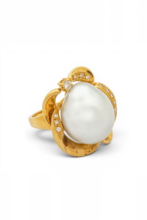 18k Gold Pearl and Diamond Ring