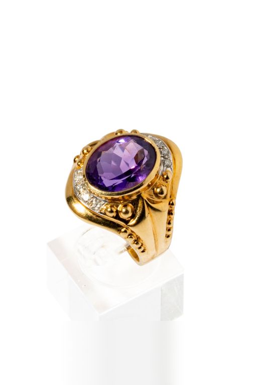 18k Yellow Gold Amethyst and Diamond Ring