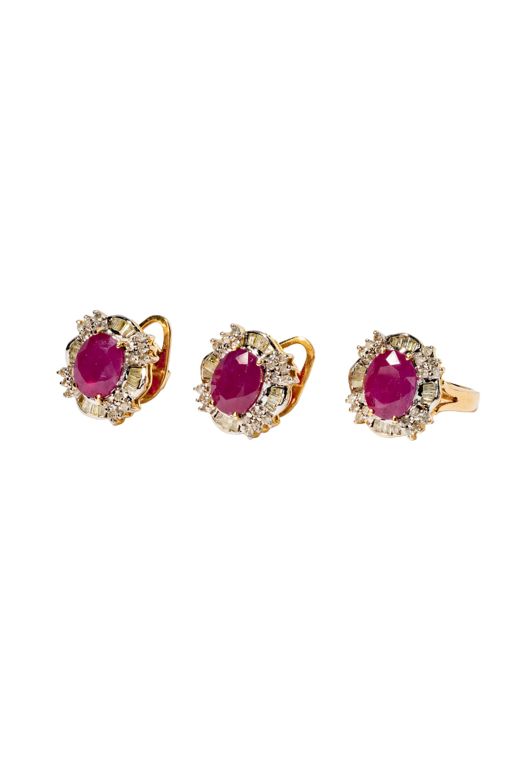 18k Yellow Gold Ruby and Diamond Jewelry Set