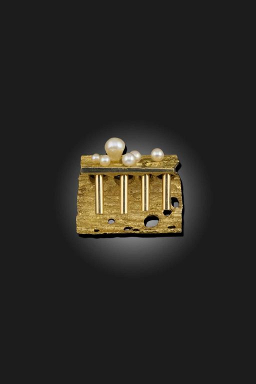 18k Gold Pearl Brooch