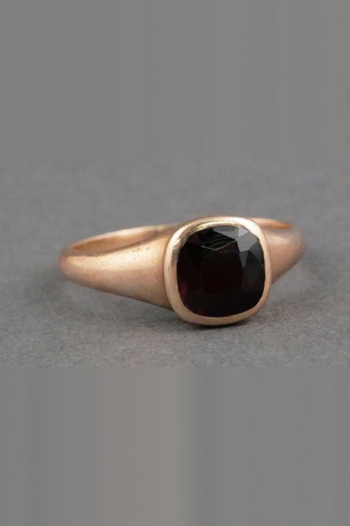 10k Gold Garnet Ring