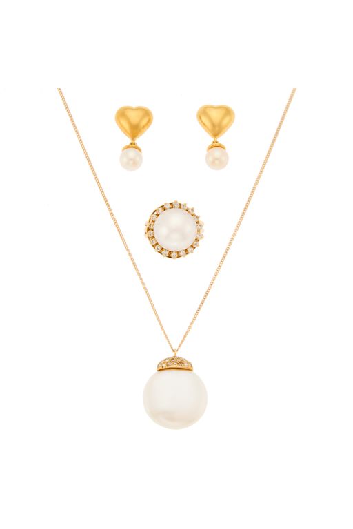 18k Gold Pearl and Diamond Jewelry Set