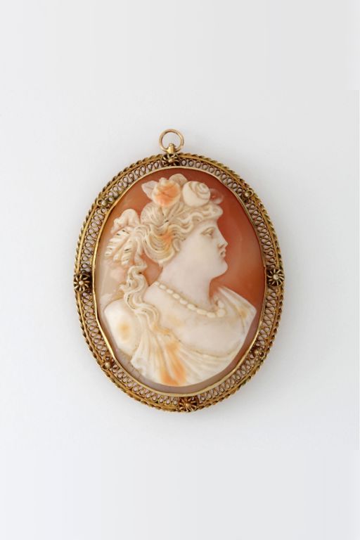14k Yellow Gold Shell Cameo Pendant/Brooch
