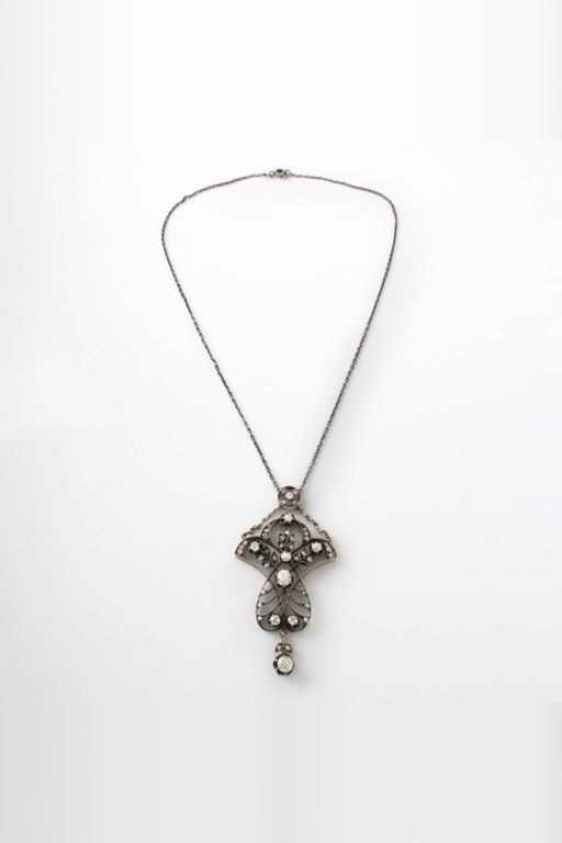14k White Gold Diamond Pendant Necklace