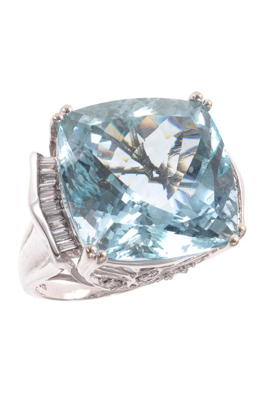 14k Gold Aquamarine and Diamond Ring