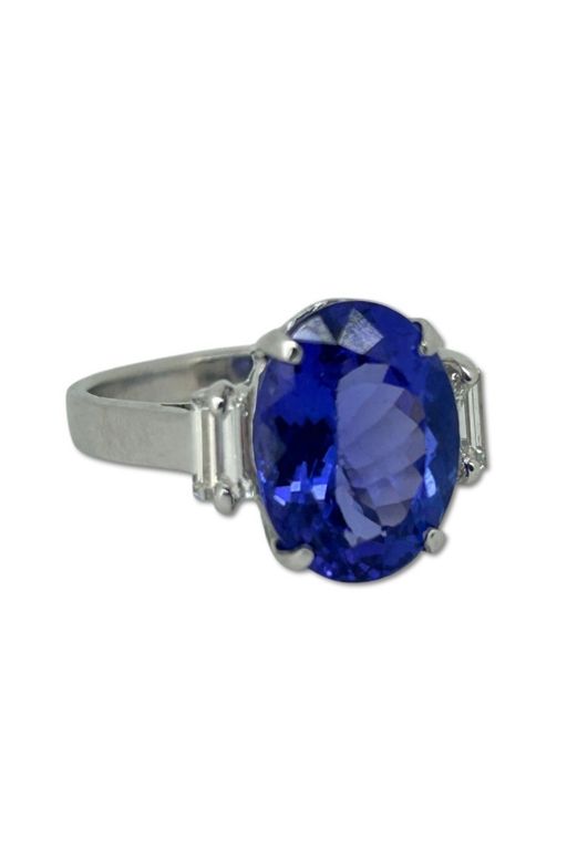 18k Gold Tanzanite and Diamond Ring