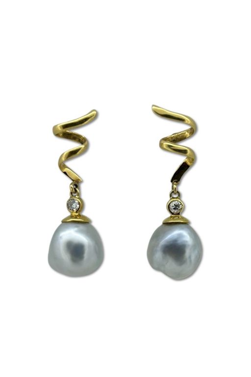 Pair of 18k Gold Pearl Earrings