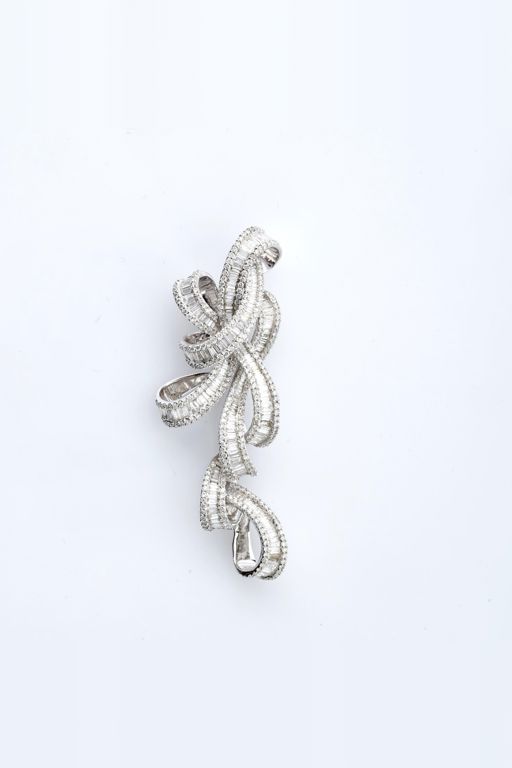 18k White Gold Diamond Pendant