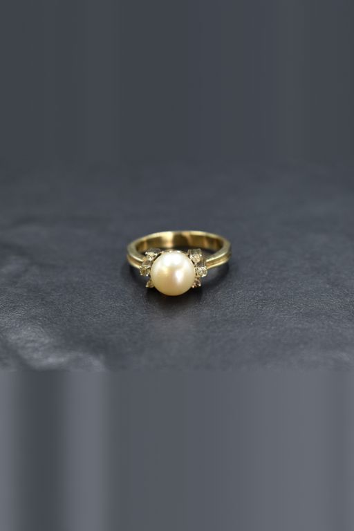 18k Yellow Gold Pearl and Diamond Ring