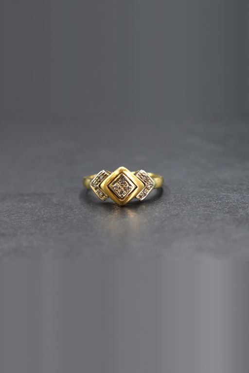 18k Yellow Gold Diamond Ring