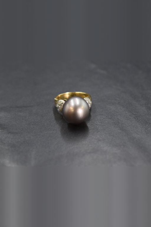 18k Gold Pearl and Diamond Ring