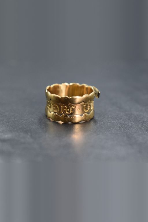 18k Yellow Gold Mourning Ring