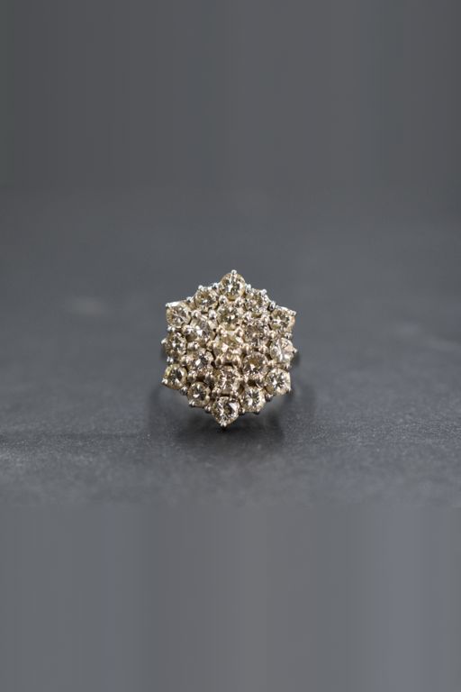 18k White Gold Diamond Cluster Ring