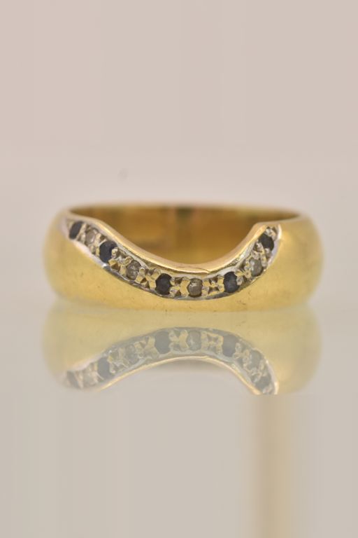 18k Gold Sapphire and Diamond Ring