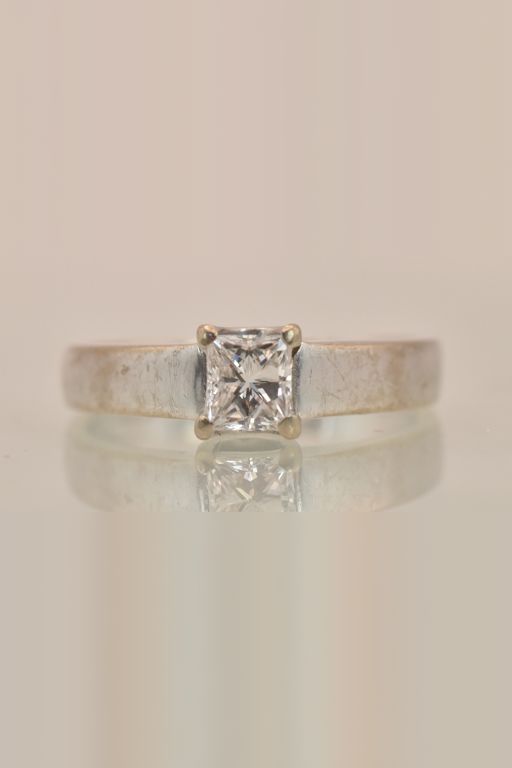 18k Gold Diamond Ring