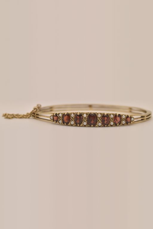 9k Gold Garnet and Pearl Bracelet