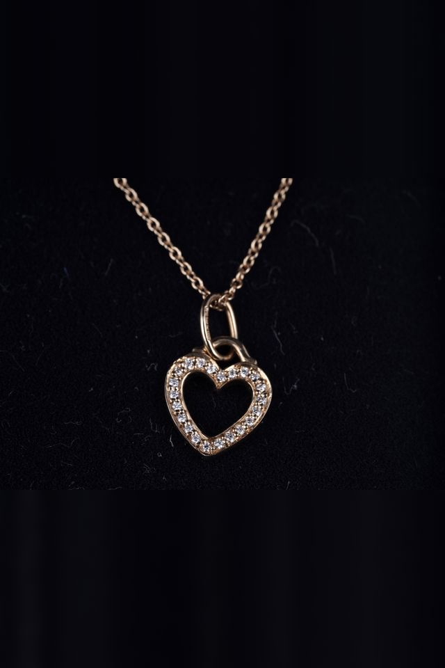 18k Gold Diamond Pendant Necklace
