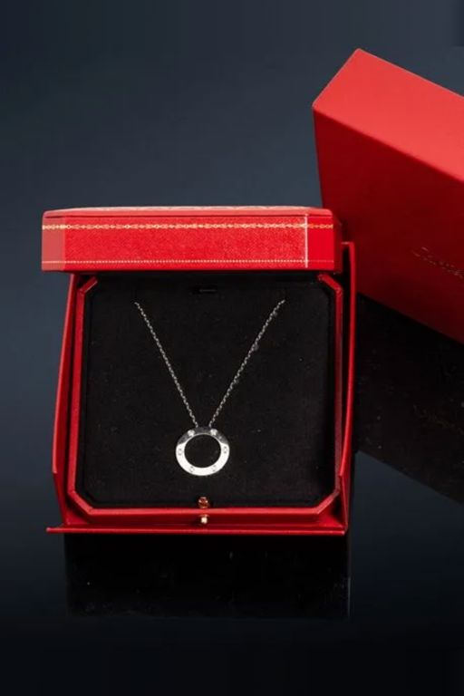 18k White Gold Diamond Pendant Necklace