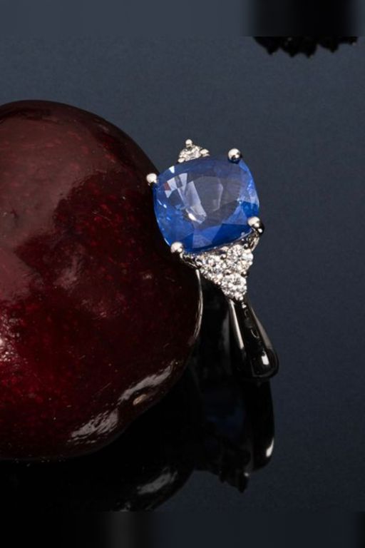 18k White Gold Sapphire and Diamond Ring