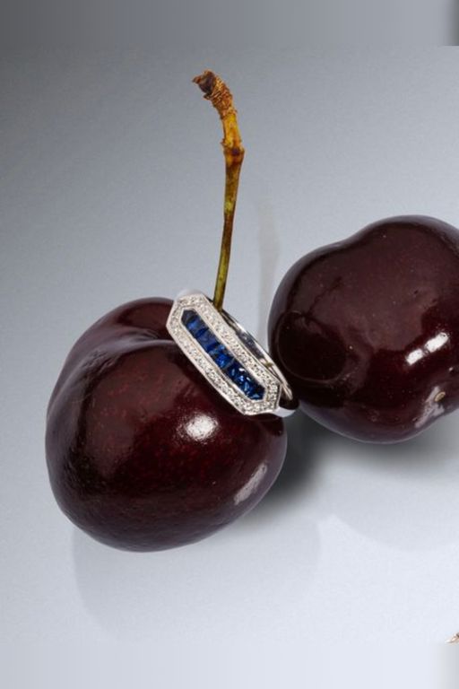 18k White Gold Sapphire and Diamond Ring
