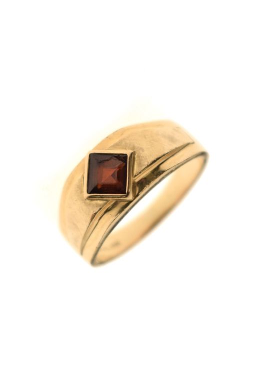 Yellow Metal Garnet Ring