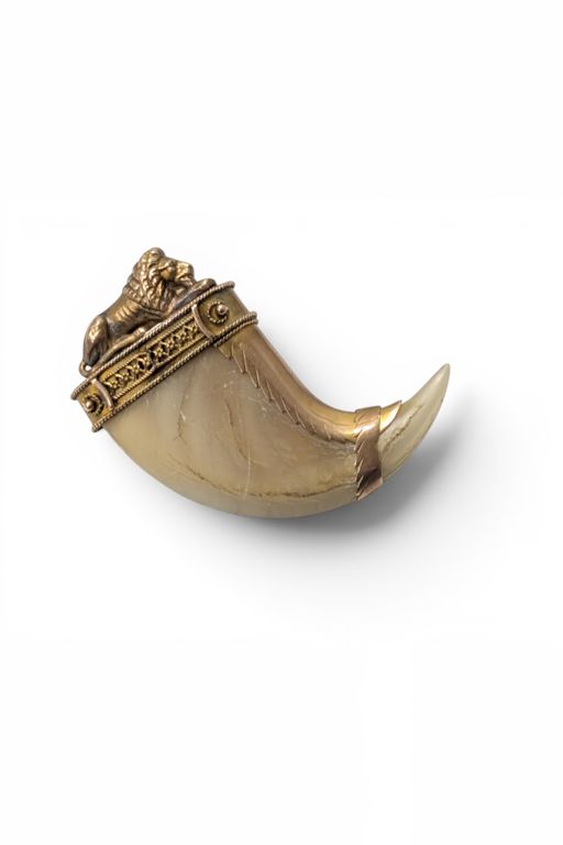 9k Gold Lion Claw Brooch