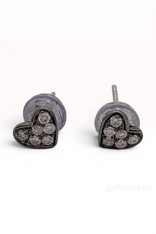 18k White Gold Diamond Heart Stud Earrings
