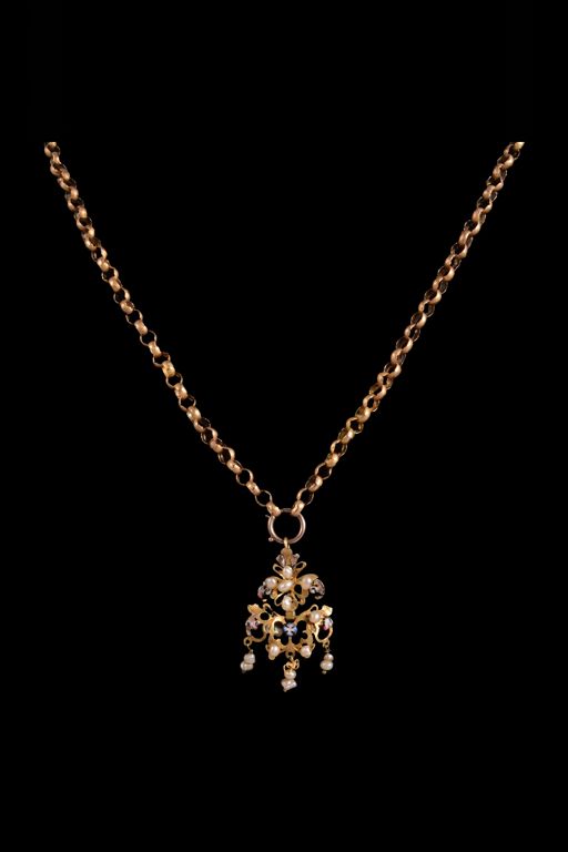 Yellow Metal Pearl Pendant Necklace