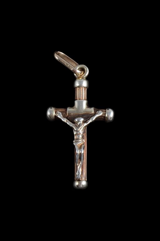 9k Gold Cross Pendant Necklace