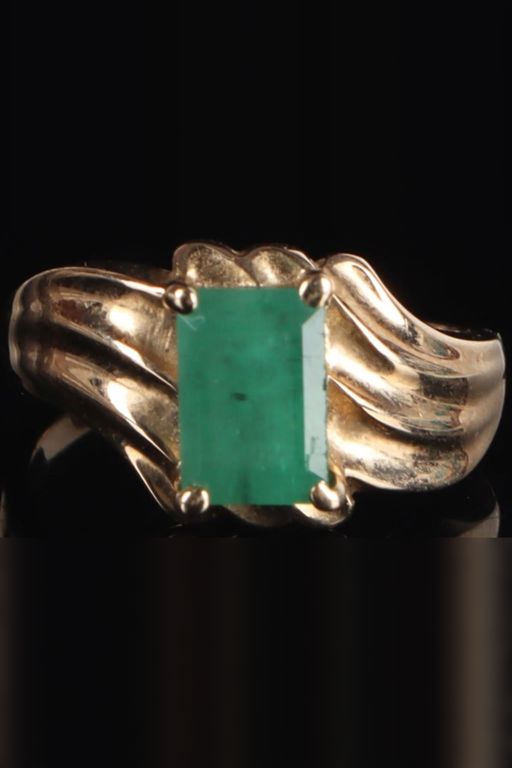 10k Yellow Gold Emerald Ring
