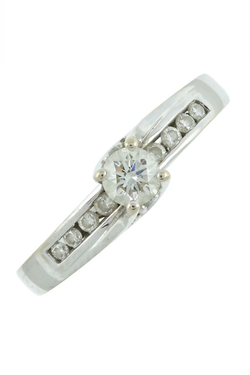 18k White Gold Diamond Ring