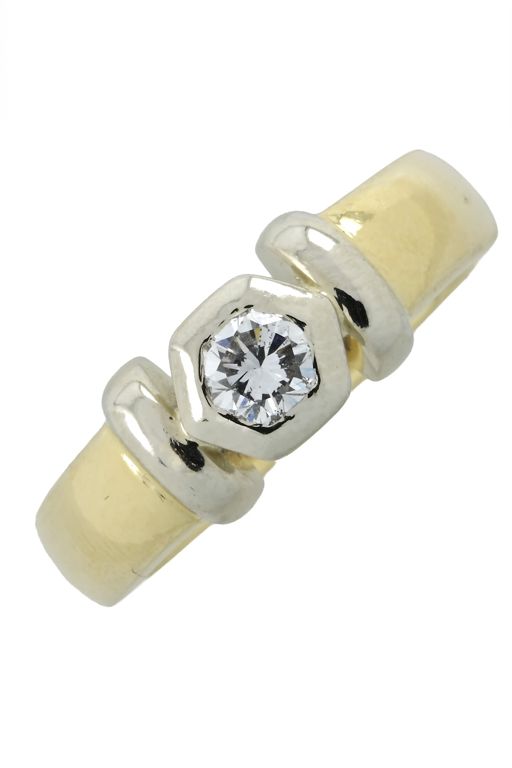 18k Gold Diamond Solitaire Ring