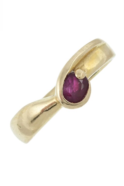 18k Yellow Gold Ruby Dress Ring