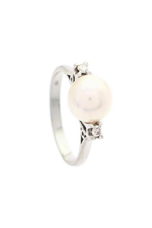 18k Gold Pearl and Diamond Ring