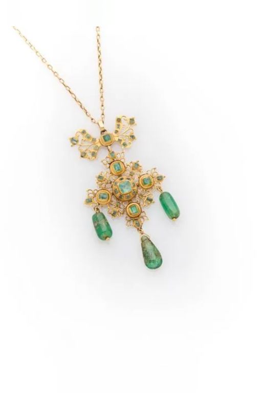 18k Gold Emerald Pendant Necklace