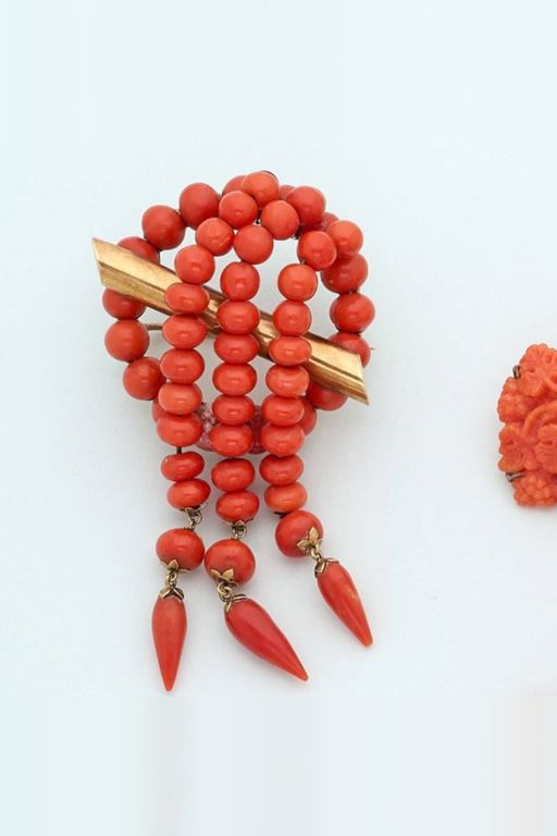 14k Gold Coral Brooch