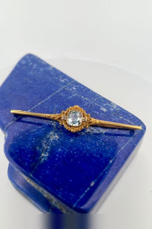 18k Gold Aquamarine Brooch
