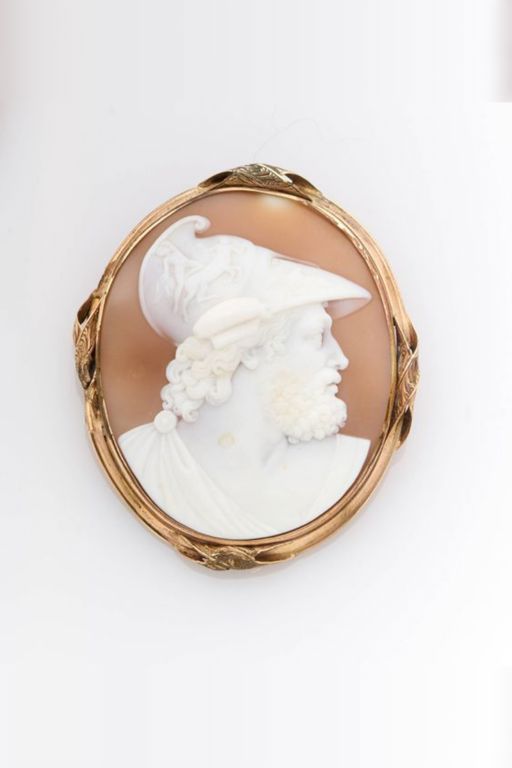 14k Gold Shell Brooch