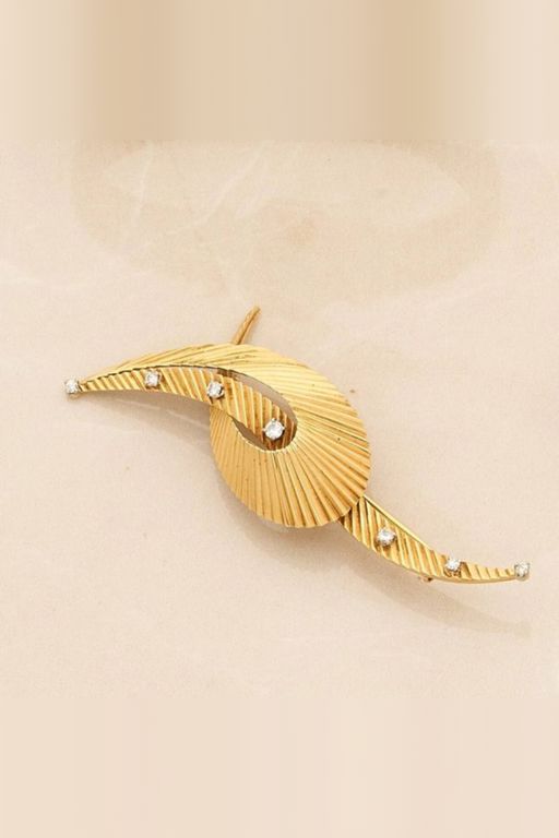 18k Gold Diamond Brooch