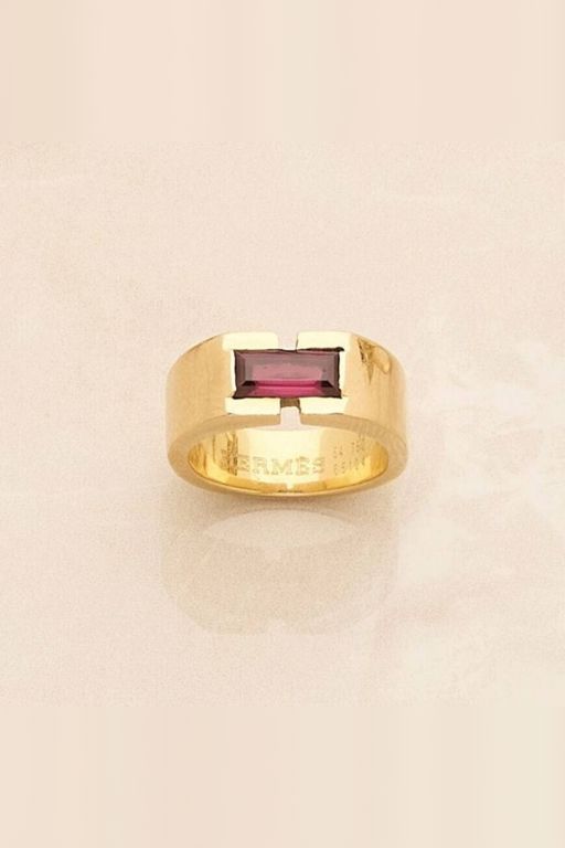 18k Gold Garnet Band Ring